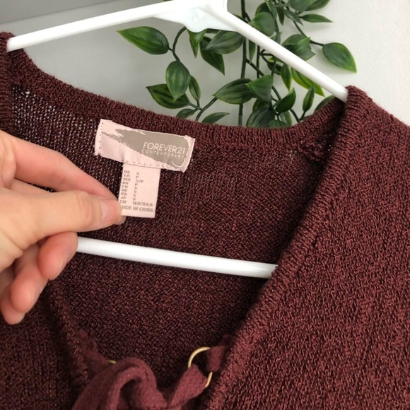 3/22 🧡 Burgundy knit tie half front sweater - Picture 3 of 3